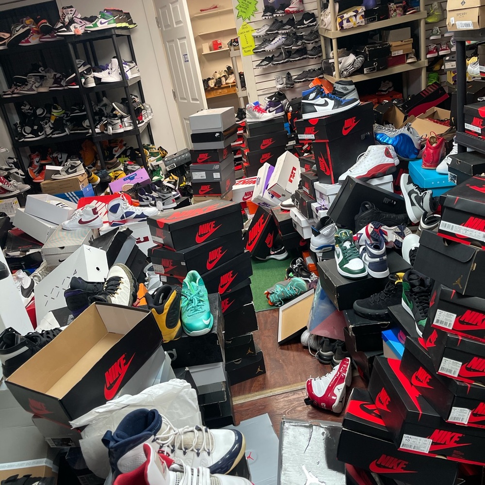 Regular Mystery Box 📦 $100 - Picture 3 of 16
